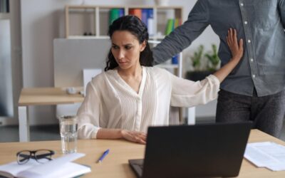 7 Inappropriate Workplace Behaviours – A Summary Guide.